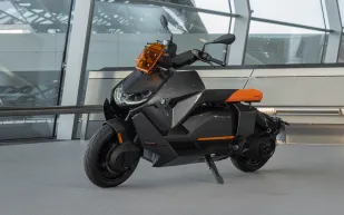 سكوتر كهربائي بفخامة "بي إم دابليو"