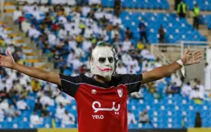 لماذا ارتدى البركاوي قناع "الجوكر" في مباراة التعاون؟ (فيديو)