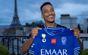 «بيريرا» محترف الهلال الجديد أغلى من فريق كامل بمرة ونصف!