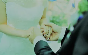 دولة أوروبية تقدم وظيفة وتتكفل بمصروفات الزفاف للزواج من نسائها!