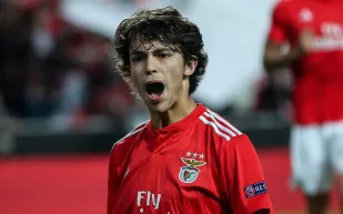 بسبب كلمة.. لاعب أتلتيكو مدريد مهدد بالإيقاف 12 مباراة