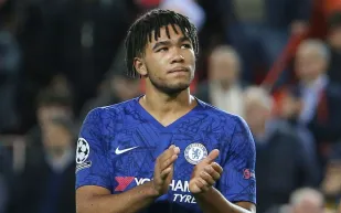  سرقة ميدالية دوري أبطال أوروبا من منزل نجم تشيلسي (فيديو)