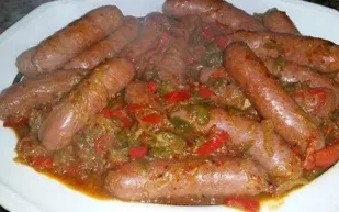 شخص يطهو نقانق داخل مترو موسكو على قداحة (فيديو)