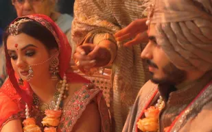 الاستحمام يدفع شابًا هنديًا لتطليق زوجته!