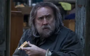 طرد مهين لـ"نيكولاس كيدج" من مطعم فاخر .. ظهر مشردًا بملابس بالية! (فيديو)