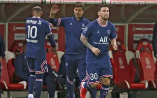 راتب ميسي يثير أزمة كبرى في باريس سان جيرمان