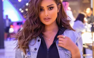 تفاصيل الاعتداء على عهود العنزي بأحد مركز التسوق في لندن (فيديو) 