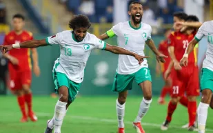 هذه القنوات تنقل مباراة السعودية وعُمان في تصفيات كأس العالم 2022