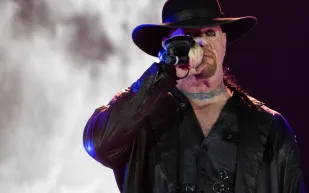 لحظة ظهور «أندرتيكر» في موسم الرياض (فيديو)