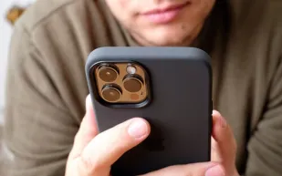 حيلة ذكية لإعطاء هاتف الآيفون أوامر دون لمس الشاشة