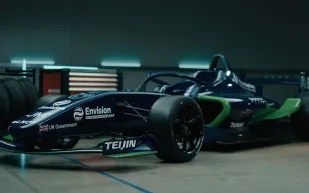 أول سيارة سباق كهربية بمقعدين في العالم.. اعرف مواصفاتها