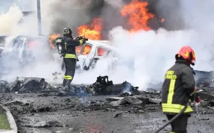 طائرة تصطدم بمبنى وتعيد للأذهان واقعة 11 سبتمبر