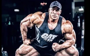 كم ينفق بيغ رامي على عضلاته شهريًّا؟ (فيديو) 