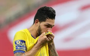  رسالة مؤثرة من بيتروس في وداع جماهير النصر 