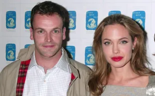 هل تتكرر قصة بن أفليك وجينيفر لوبيز بعودة أنجلينا جولي وجوني ميلر؟