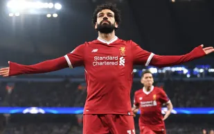 على طريقة مارادونا.. محمد صلاح يسجل هدفًا في شباك مانشستر سيتي (فيديو)