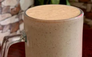 حليب الدجاج مشروب للرجال فقط.. وممنوع على النساء لهذا السبب (فيديو)