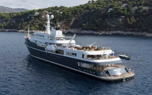 الأسطورة.. يخت استكشافي من زمن الحرب الباردة