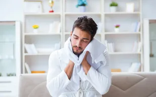 أفضل بودرة للجسم بعد الاستحمام.. فوائدها وطريقة استخدامها