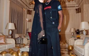 بوجبا يغازل زوجته بعد ارتدائها الحجاب "ما شاء الله ملكتي"