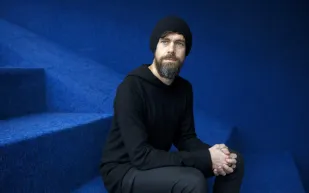 كيف جنى مؤسس تويتر المليارات رغم راتبه ذو الدولار الواحد سنوياً؟ كيف جنى مؤسس تويتر المليارات برغم راتبه ذي الدولار الواحد سنويًّا؟