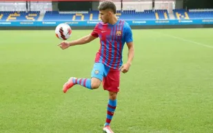 من هو «عبد الصمد الزلزولي» أول لاعب عربي في صفوف برشلونة؟ (فيديو)