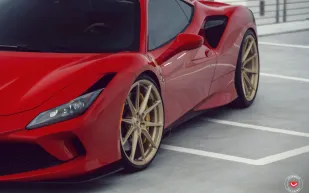 فيراري معدلة بعجلات من الذهب عيار 24 قيراطًا وقوة 710 أحصنة (فيديو)