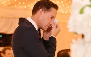 لماذا بكى عريس «باريس هيلتون» في حفل الزفاف الأسطوري؟