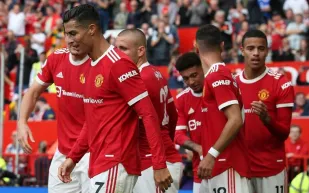 نيوكاسل قد يضم هذا الثلاثي من مانشستر يونايتد  