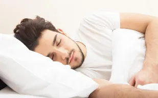 خطوات بسيطة تساعدك على فقدان الوزن في أثناء النوم