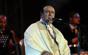 وفاة الفنان صباح فخري عن عمر يناهز 88 عامًا