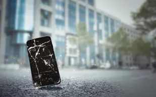 شاشة هاتفك من زجاج ولكنه غير قابل للكسر