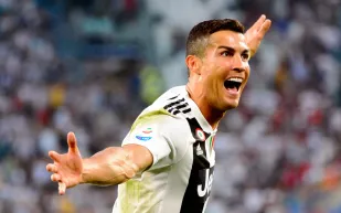 فيلم وثائقي يكشف الأيام الأخيرة لرونالدو داخل يوفينتوس (فيديو)