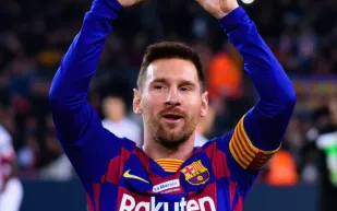 برشلونة الخاسر الوحيد من فوز ميسي بالكرة الذهبية.. وهذه أرباح رونالدو