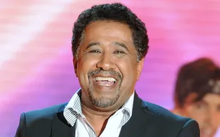 انسجام "الشاب خالد" مع طبول السامري في حفله بالعلا (فيديو)