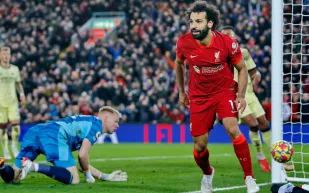 محمد صلاح يسخر من عدم فوزه بالكرة الذهبية بـ3 كلمات! (فيديو)
