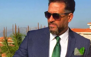 الفنان ماجد المصري يشارك ابنته الرقص في حفل زفافها (فيديو)