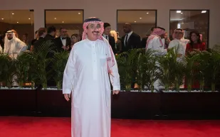 إطلالات الفنانين السعوديين في ثاني أيام «مهرجان البحر الأحمر السينمائي» (صور)