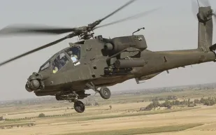 سقوط طائرة هليكوبتر وسط طريق سريع (فيديو)