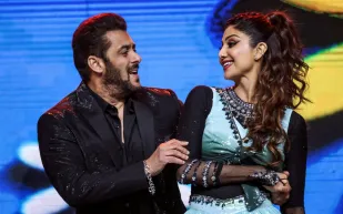 سلمان خان يشعل المسرح بحفله الاستعراضي الأول بالمملكة