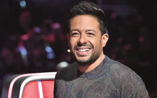 «حماقي» يوفي بوعده ويشارك نجوم «بوليفارد المواهب» الغناء (فيديو)