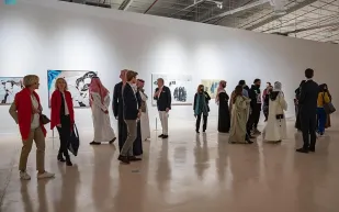 افتتاح بينالي «الدرعية» للفن المعاصر بمشاركة فنانين عالميين