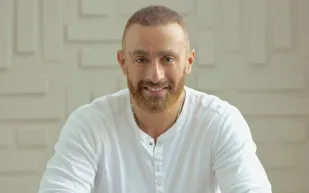 أحمد السقا يكشف نجاته من الموت بعد تعرضه لحادث مروع (فيديو)