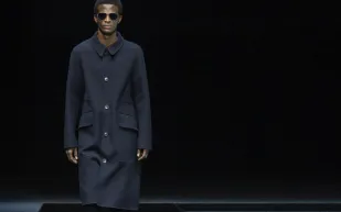 دليلك لاختيار المعطف المثالي.. أفضل الأنواع والألوان