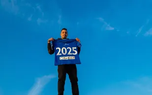 الهلال يجدد عقد سالم الدوسري رسميًا