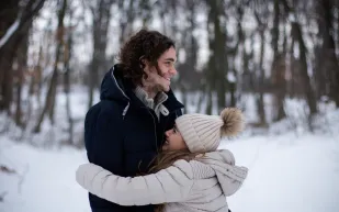 أيهما يفضل الرجل الزواج بقصيرة أم طويلة؟