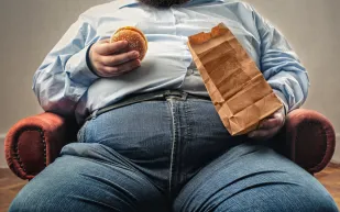 الرجال البدناء أكثر عرضة للإصابة بفيروس كورونا