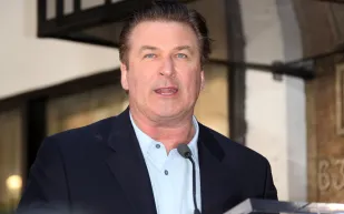 في أول لقاء تليفزيوني له.. أليك بالدوين يصدم الجميع بهذه الحقيقة (فيديو)