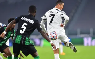 شاهد.. 10 أهداف لـ كريستيانو رونالدو بعضها خارقة للطبيعة باعتراف العلم