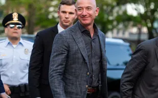 لوحات مضادة للرصاص وطائرات خاصة..كم تبلغ تكلفة حماية أغنى أباطرة التكنولوجيا في العالم؟